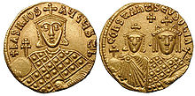 gouden_solidus_met_links_eudokia_rechts_basilios_en_aan_de_achterkant_zoon_konstantinos.jpg