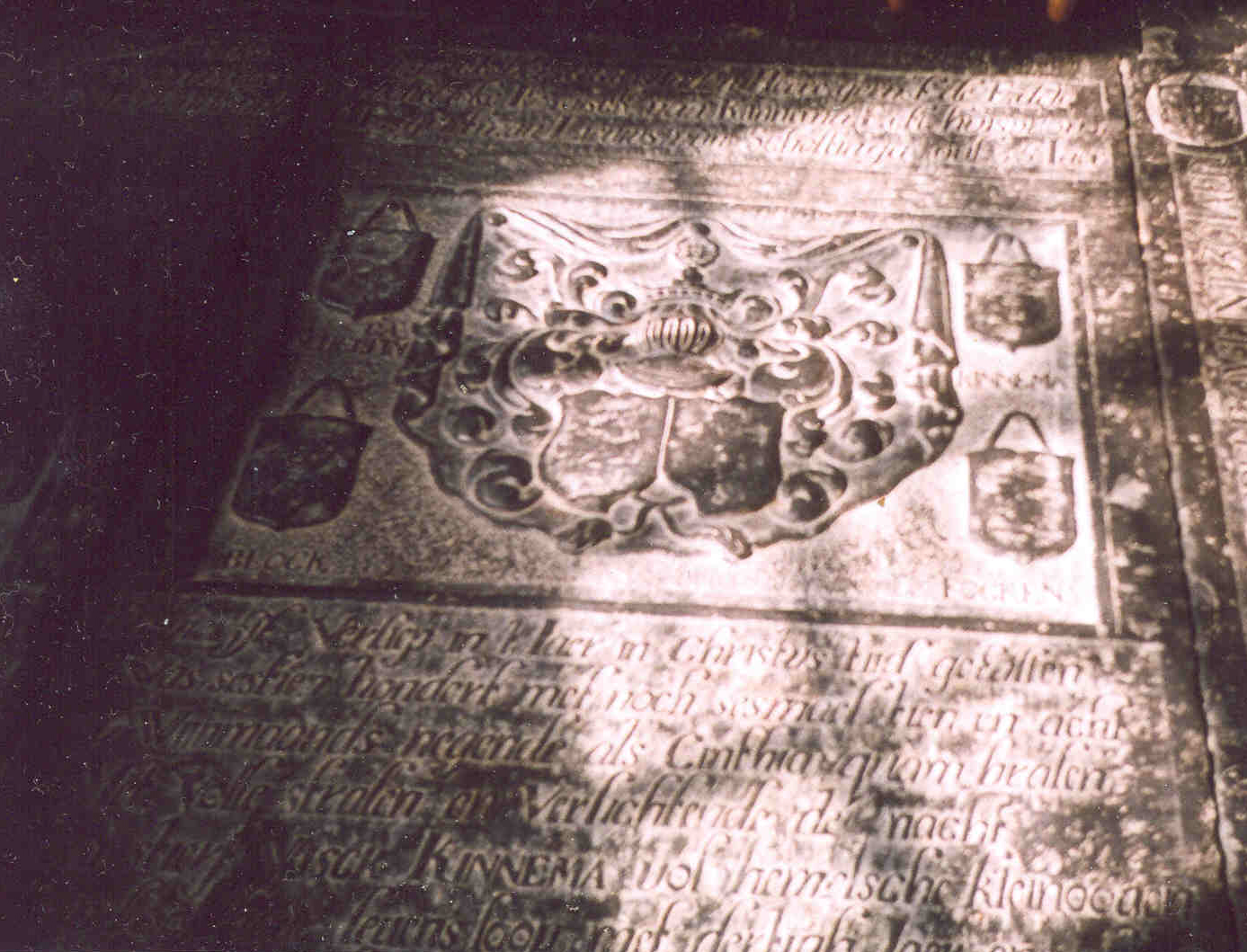 grafsteen_van_wiskien_van_kinnema.jpg